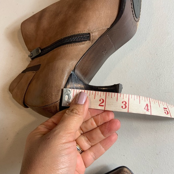 Donald J Pliner Loni Distressed Leather Tan pointy toe kitten heels ankle boots - Picture 14 of 14